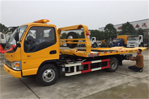 新安哪里有拖车服务